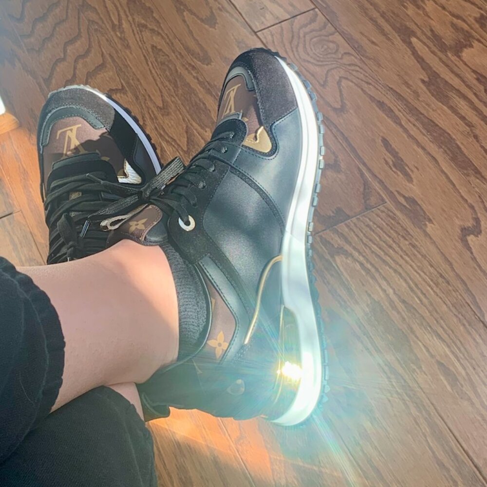 100 % Authentic Louis Vuitton Runaway Sneaker//Worn twice//Like New